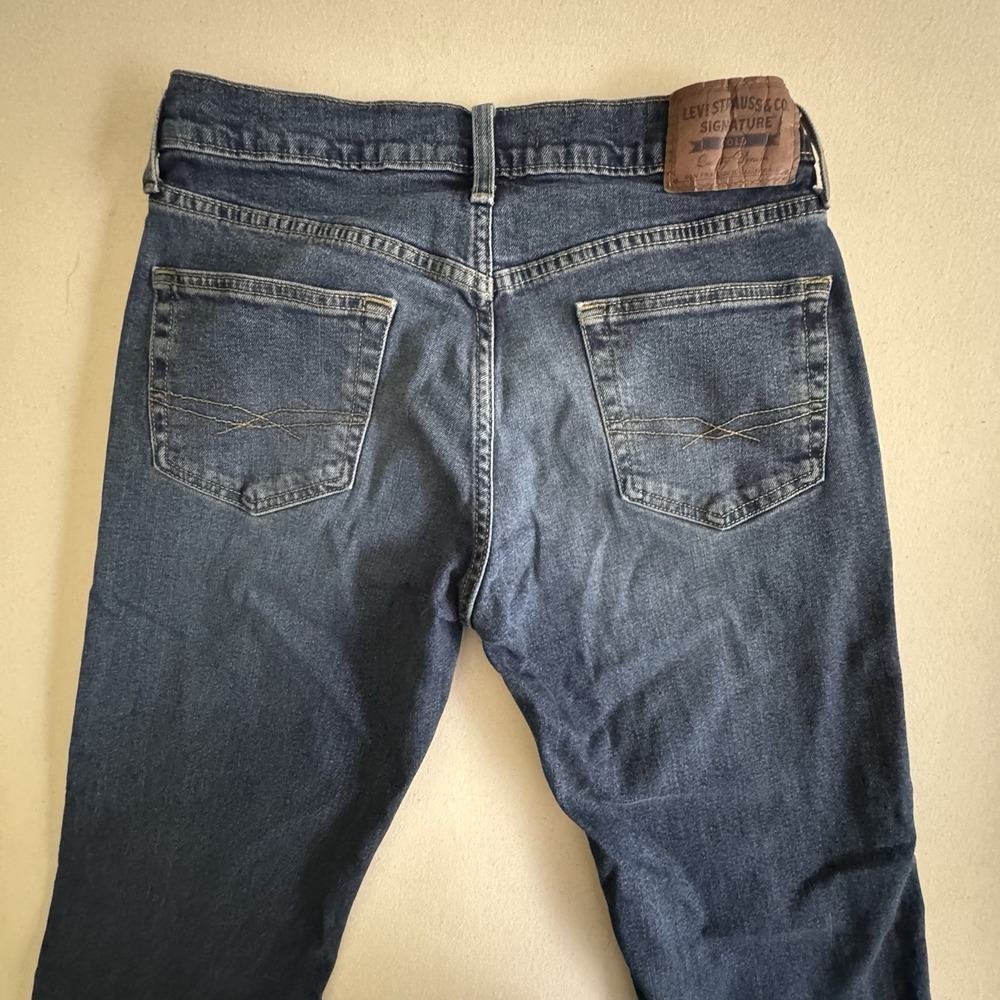 Levi's Men's 29X32 Signature Relaxed Fit Straight Leg Blue Denim 5-Pocket Jeans - Picture 7 of 11
